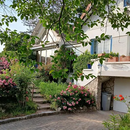 Le Chant Des Roses